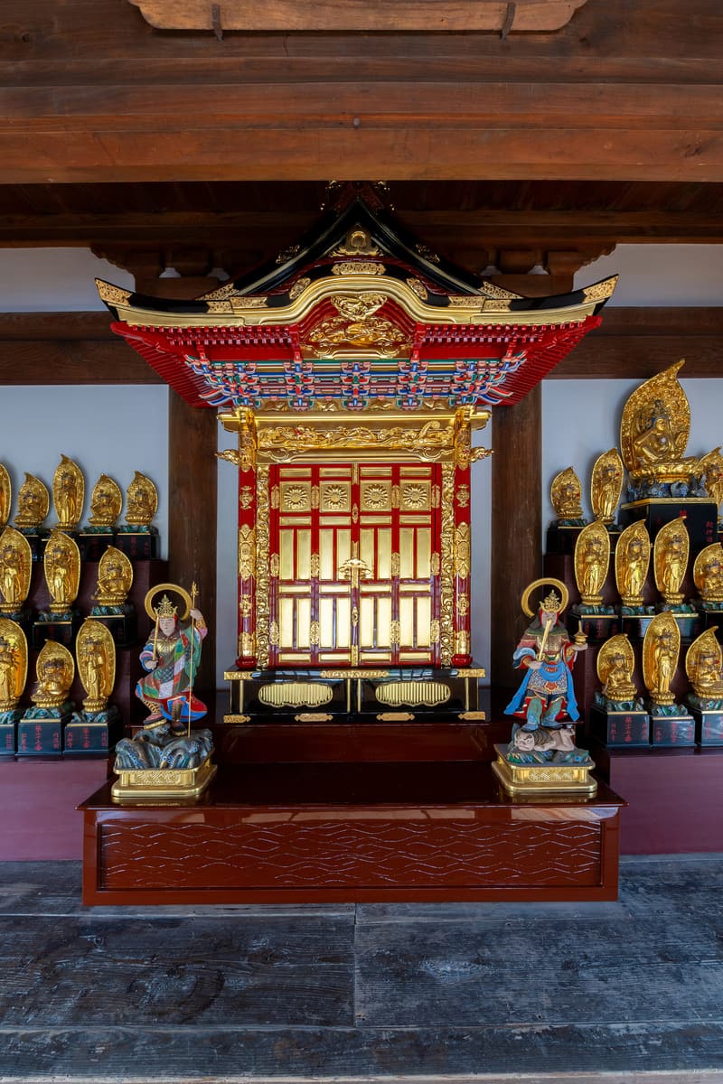 海眼寺観音堂の宮殿
