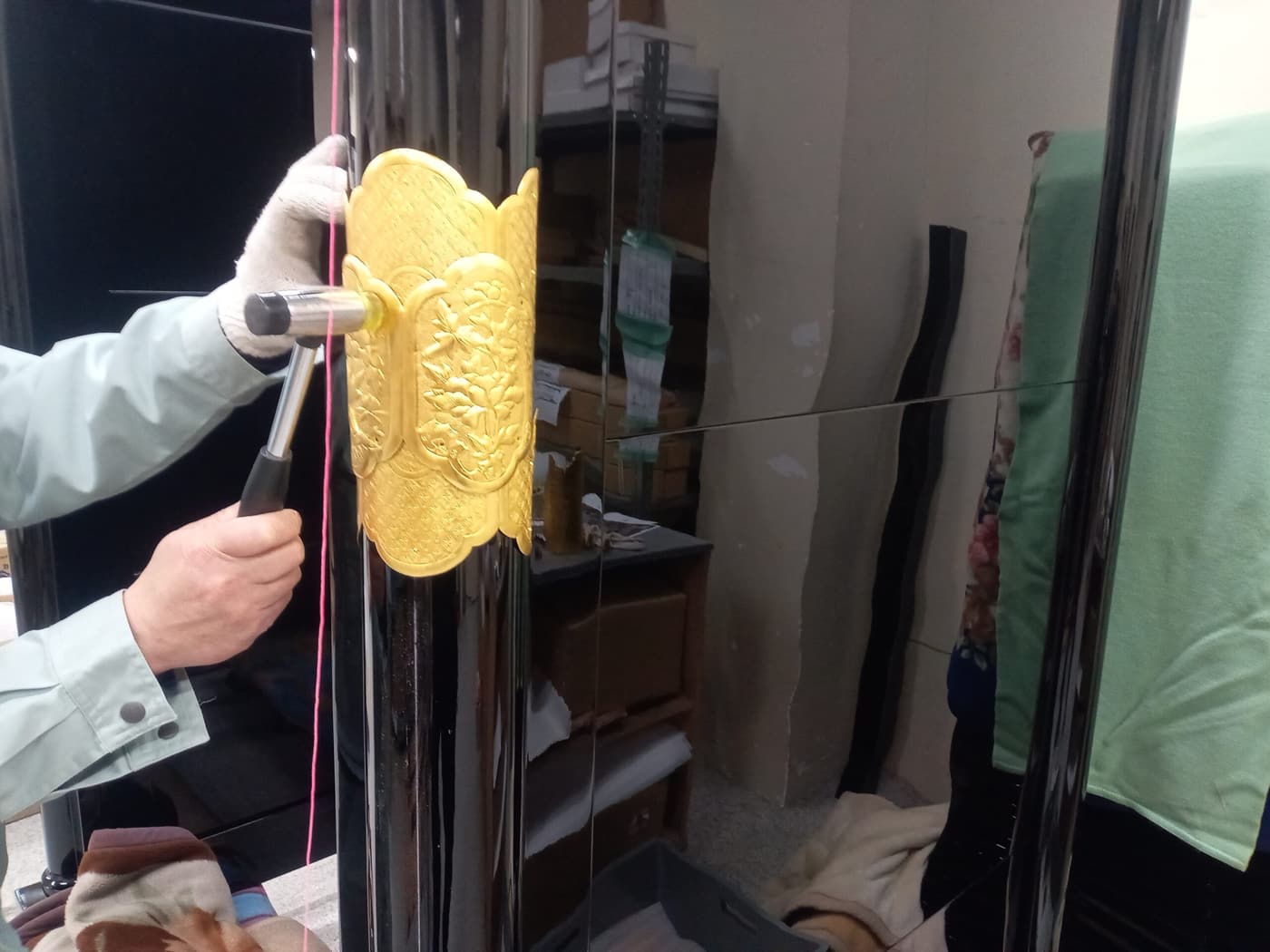 修理した厨子の錺金具